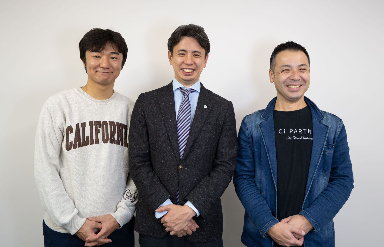 左から、大阪歯科大学 歯学部歯学科5年 宇津瑛人氏、大阪歯科大学 特別支援歯科 田中 佑人氏、当社代表　家住 教志